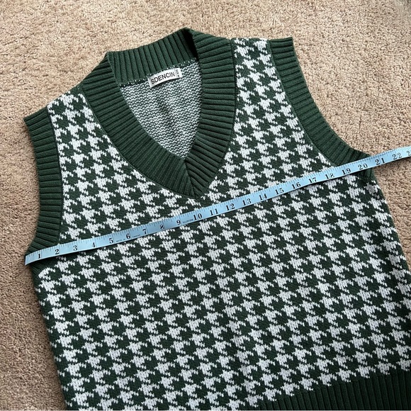 Green houndstooth sweater vest - Picture 2 of 4